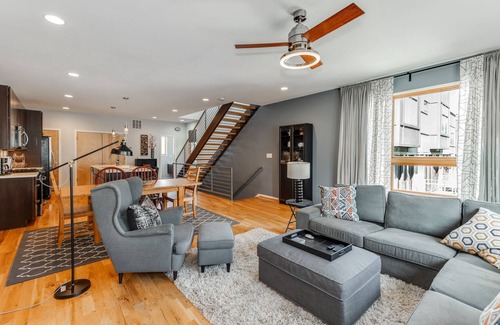 Third Ward House | Uptown Townhouse, Rooftop Terrace, 3 Story, 2 Bed