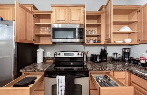 Tempe Apartment | Urban 2BR-Pool, Pkng, NearASU Mill Ave&Cmelbck Mtn