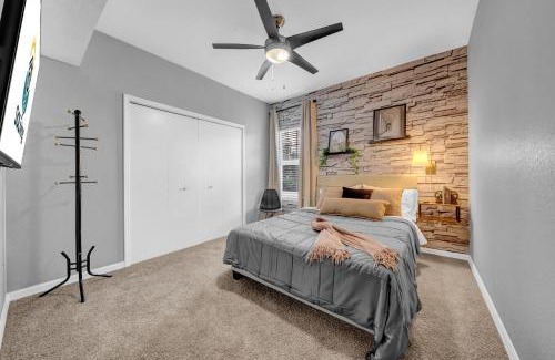 Tampa Apartment | Urban 2br2ba Minute To Airport & Westchase #12
