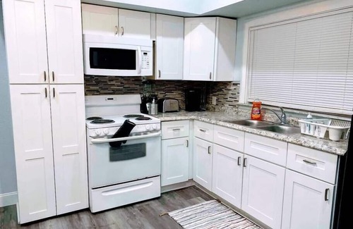 North Hyde Park House | Urban Bungalow @North-Hyde-Park. Walk to UT & SoHO