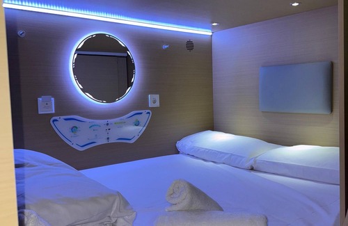 Central District Hotel | Urban Cube Hostel Granada