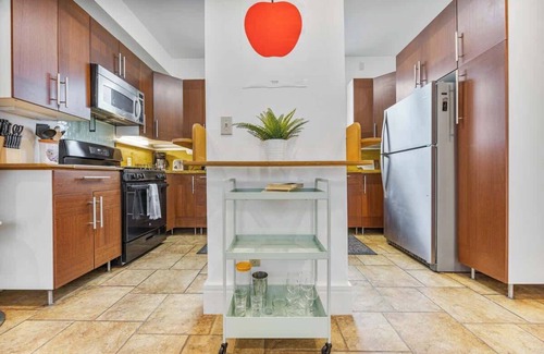 Central Berkeley Apartment | #Urban Elegance 3BR With Parking, Near UC, BART & Downtown