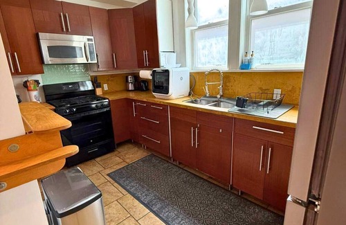 Central Berkeley Apartment | #Urban Elegance 3BR With Parking, Near UC, BART & Downtown