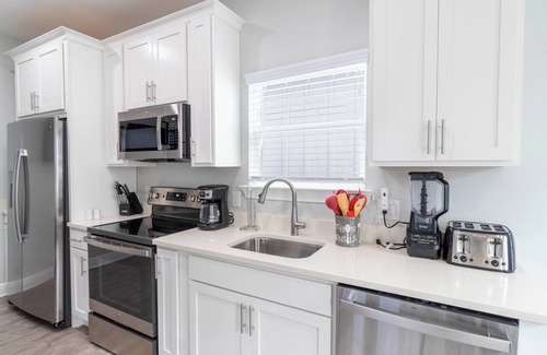 South Pensacola Apartment | Urban Flat - Downtown Pensacola