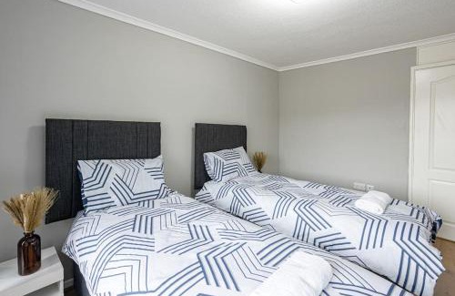 Cradley Apartment | Urban Gem