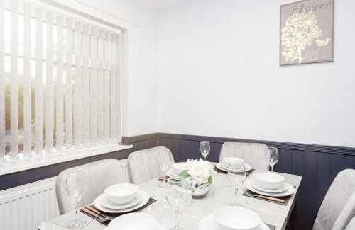 Cradley Apartment | Urban Gem