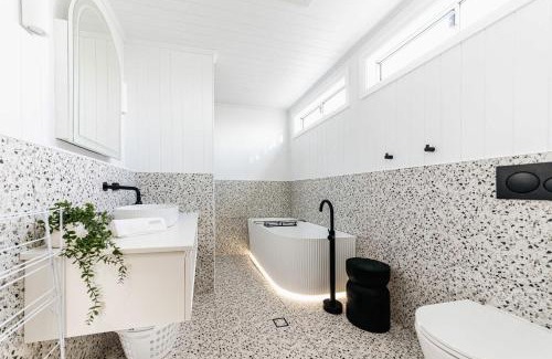 West Ipswich House | Urban Getaway Ipswich W Cottage