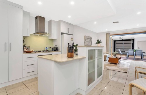 Mawson Lakes House | Urban Junction Walk to Mawson Lakes Dining and Shops