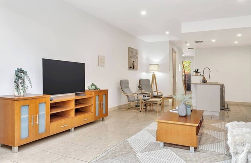 Mawson Lakes House | Urban Junction Walk to Mawson Lakes Dining and Shops