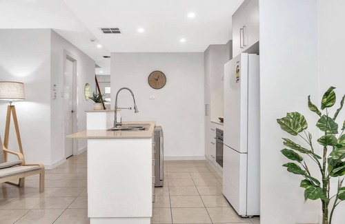 Mawson Lakes House | Urban Junction Walk to Mawson Lakes Dining and Shops