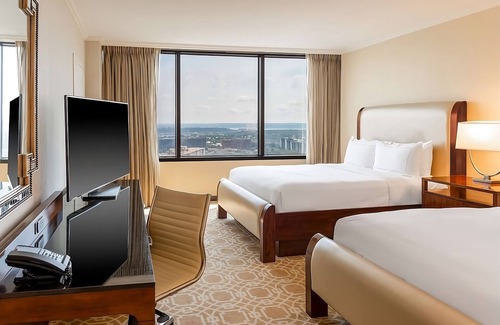 Alexandria West Hotel | Urban Oasis in the Heart of Alexandria! 3 Relaxing Units, Swimming Pool!