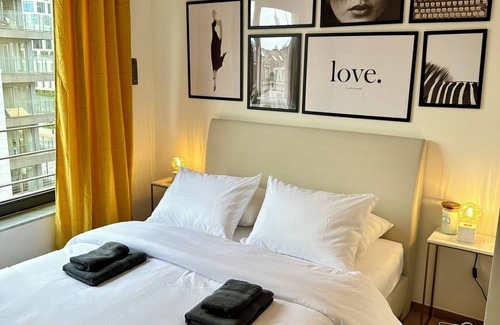 Rogier Apartment | UrbanStay Suites - New and modern Emile Jacqmain Downtown Suite