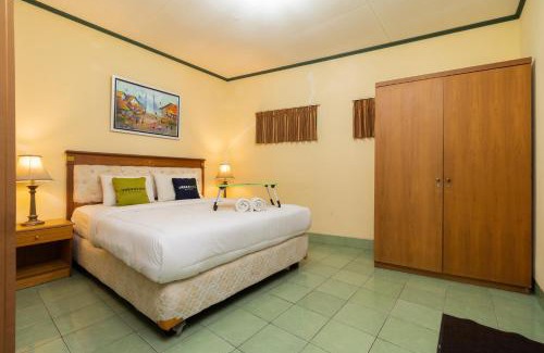 Cisarua Hotel | Urbanview Hotel Griya Astoeti 2 Cisarua Puncak