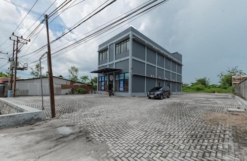 Sampit Hotel | Urbanview Hotel La De Grizz Syariah Sampit by RedDoorz
