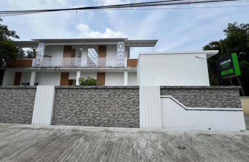 Ngawi Hotel | Urbanview Hotel Nimara Ngawi by RedDoorz