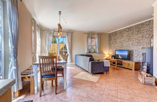 Kachlin House | Urlaub am Meer. Familienfreundlich mit Spielplatz und Teich