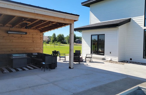 Custer House | US Senior Open-ready. Large capacity with heated pool & hot tub.