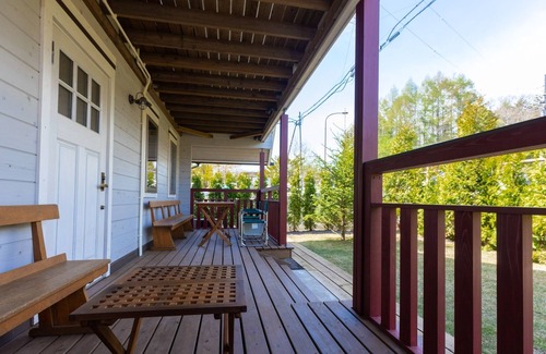Kitasaku-gun Cottage | Uta A log house designed in the image of a teddy b/Kitasaku-gun Nagano