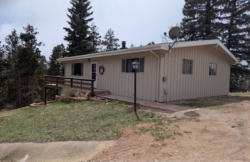 Woodland Park House | Ute Cabin-Spacious Home in the Outskirts of Woodland Park. No Cancellation Fees!