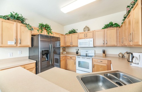 Cypress Pointe Villa | UTOPIA-10 mins Disney, UPGRADED Pool/Spa,Games Room, WIFI,Gated Community