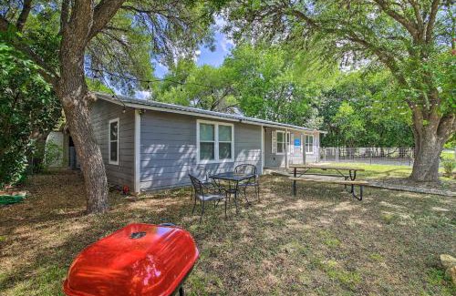 Utopia House | Utopia Family Home, 2 Blocks to Utopia Park!