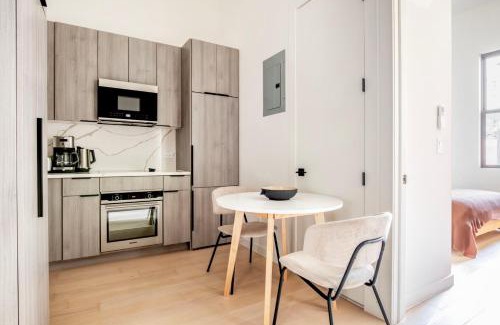 Lincoln Square Apartment | UWS 2br w elevator in-unit wd nr central park NYC-1301