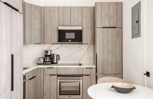 Lincoln Square Apartment | UWS 2br w elevator in-unit wd nr central park NYC-1301