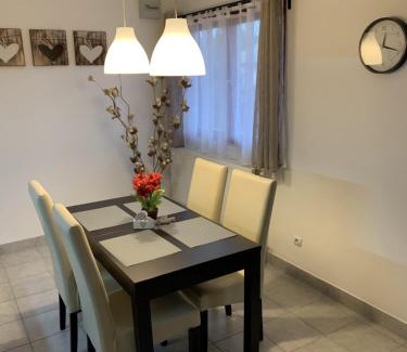 Dinnyes Apartment | Várlak Apartman