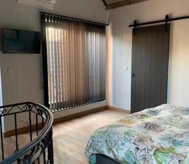 Geel Villa | Vélo 94 bij Soof