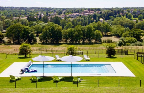 Availles-Limouzine Cottage | VéloGîtes, Le Gîte Vignoble, the perfect place for a family vacation?