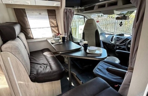 Heaton House | Vaaroom London Explorers' Pod