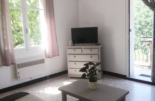 Saint-Pierre-de-Colombier Apartment | Vacances Entre les Gorges de L'ardèche et la Montagne Ardechoise