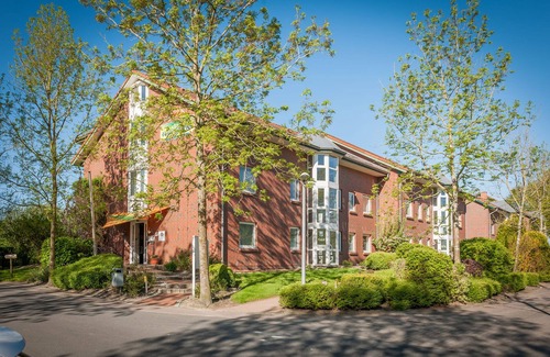 Wremen Apartment | Vacation apartment Nordseebrise. Inviting and with balcony.