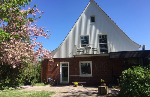 Westoverledingen Apartment | Vacation apartment directly on the Ems dyke in an idyllic location