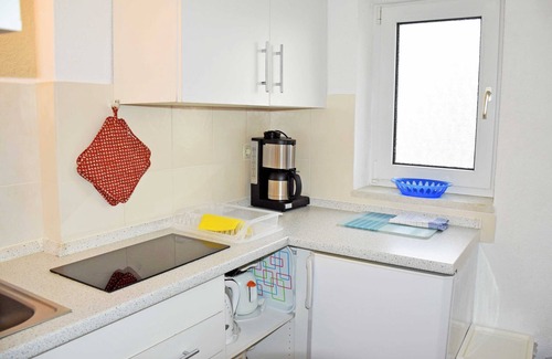 Hiddensee Apartment | Vacation apartment under thatched roof with terrace Luv - Ferienwohnungen unterm Reetdach