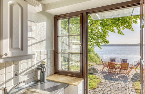 Muritz House | Vacation apartment Haus am See on Lake Torgelow