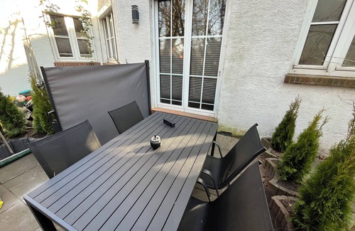 Burglesum Apartment | Vacation apartment at Knoops Park 1 bedroom; 1 living room; kitchen; bathroom, terrace