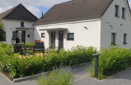 Nordseebad Burhave Apartment | Vacation apartment Meermuschel in Burhave for 2-4 pers. with garden and barbecue by the sea