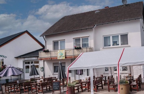 Irsch Apartment | Vacation apartment Grauschiefer - Weinstube Ferienwohnungen Johann Benzschawel