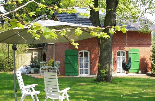 Droyßig Apartment | Vacation apartment on the 2nd floor - Droyßig station - Overnight stay in a listed building