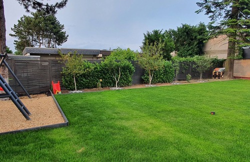 Uedesheim Apartment | Vacation apartment+swimming pool/garden/terrace/playground