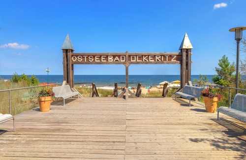 Ueckeritz Apartment | Vacation apartment with private sauna and fireplace, right on the beach.