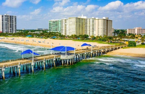 Hillsboro Beach House | Vacation At its Finest! Pool, Pet-friendly, Minutes to Fern Forest Nature Park