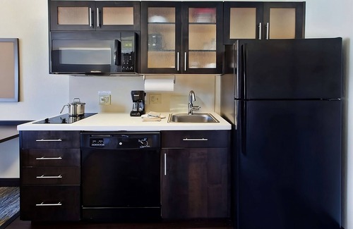 Southfield Resort | Vacation Day Is Always A Great Idea! Enjoy Convenient Room with Kitchen!