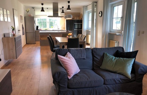 Gundelfingen an der Donau House | Vacation home with two apartments and garden for 10 people