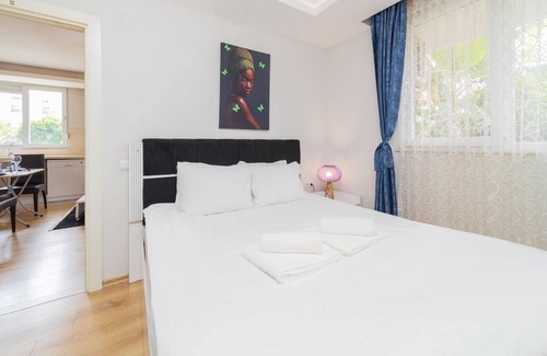 Antalya City Centre Apartment | Vacation Flat w Balcony 15 min to Beach in Antalya