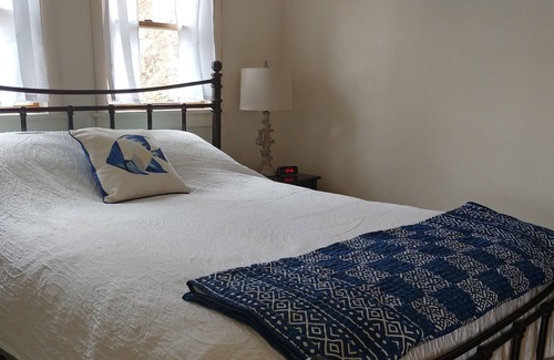 Valois Apartment | Vacation Getaway, Amazing Views3 night minimum, sleeps 2