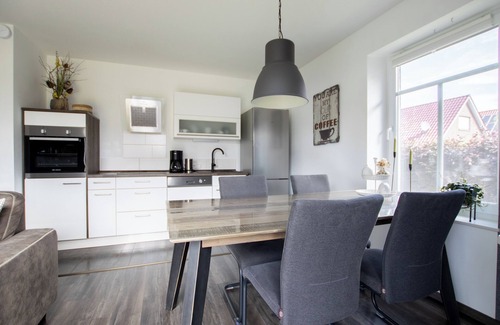 Tannenhausen House | Vacation home beach oasis at the lake