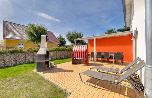 Koserow House | Vacation home approx. 800m from the sea with 6 bedrooms, sauna and fireplace