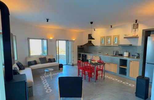 Apollonia House | Vacation Home "Black Tower Villa" with Sea View, 2 Private Terraces & Wi-Fi